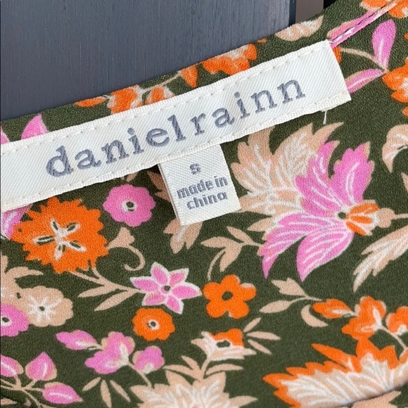 Daniel Rainn Top - Picture 4 of 8